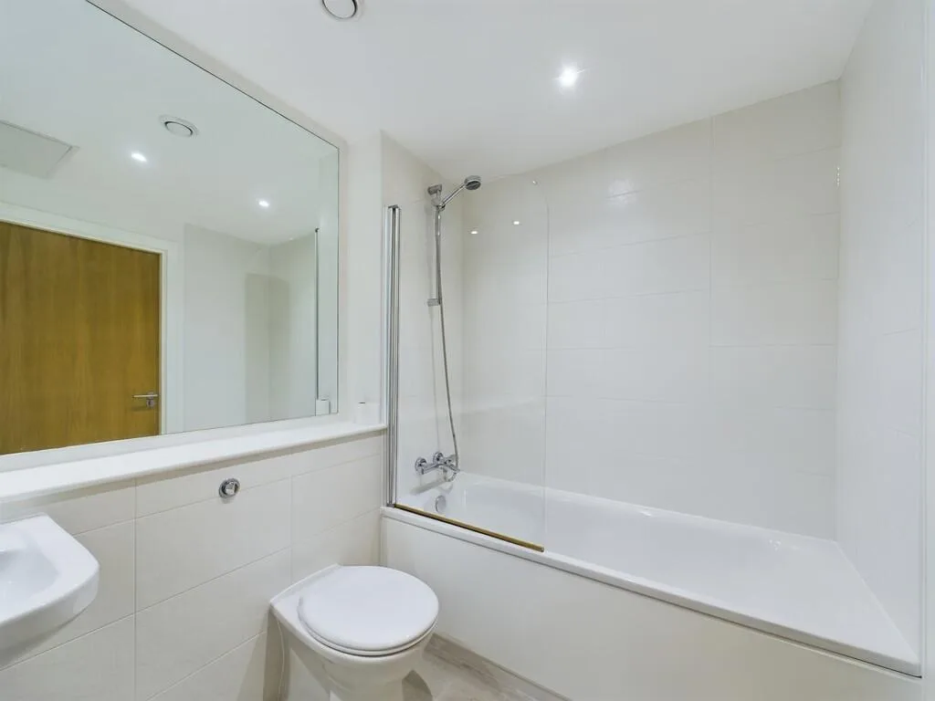 2 bedroom penthouse for rent