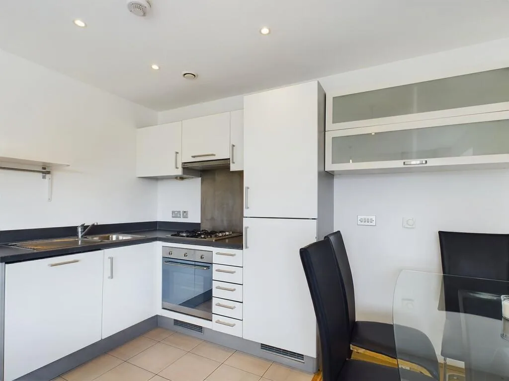 2 bedroom penthouse for rent