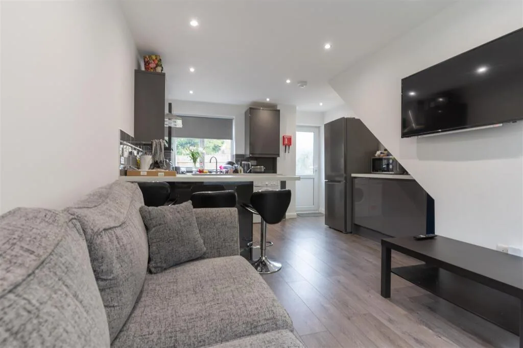 5 bedroom house for rent