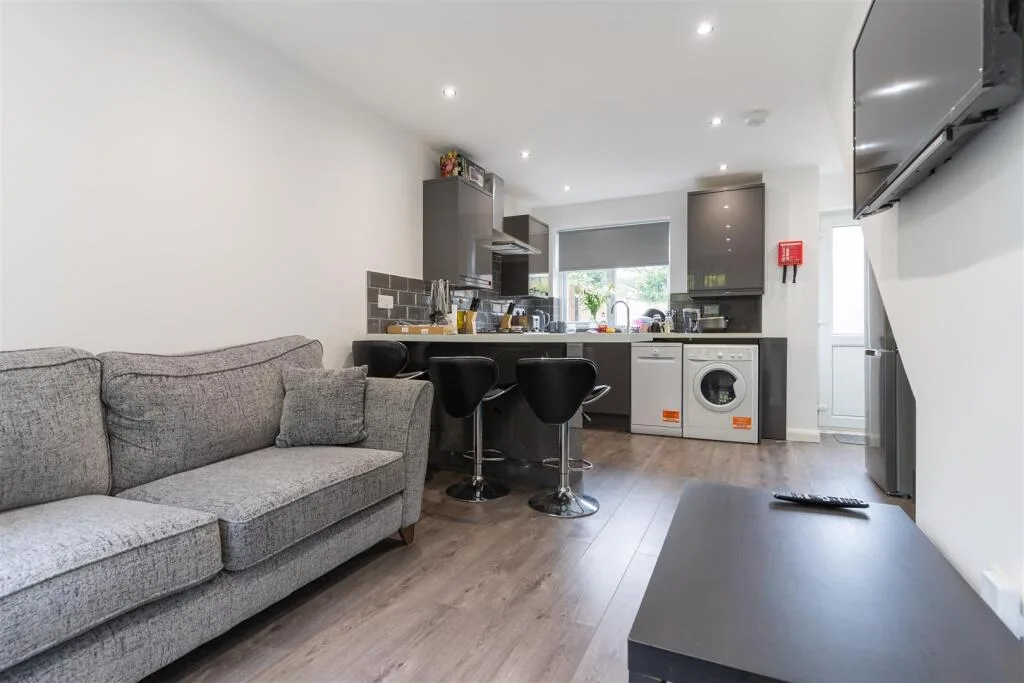 5 bedroom house for rent