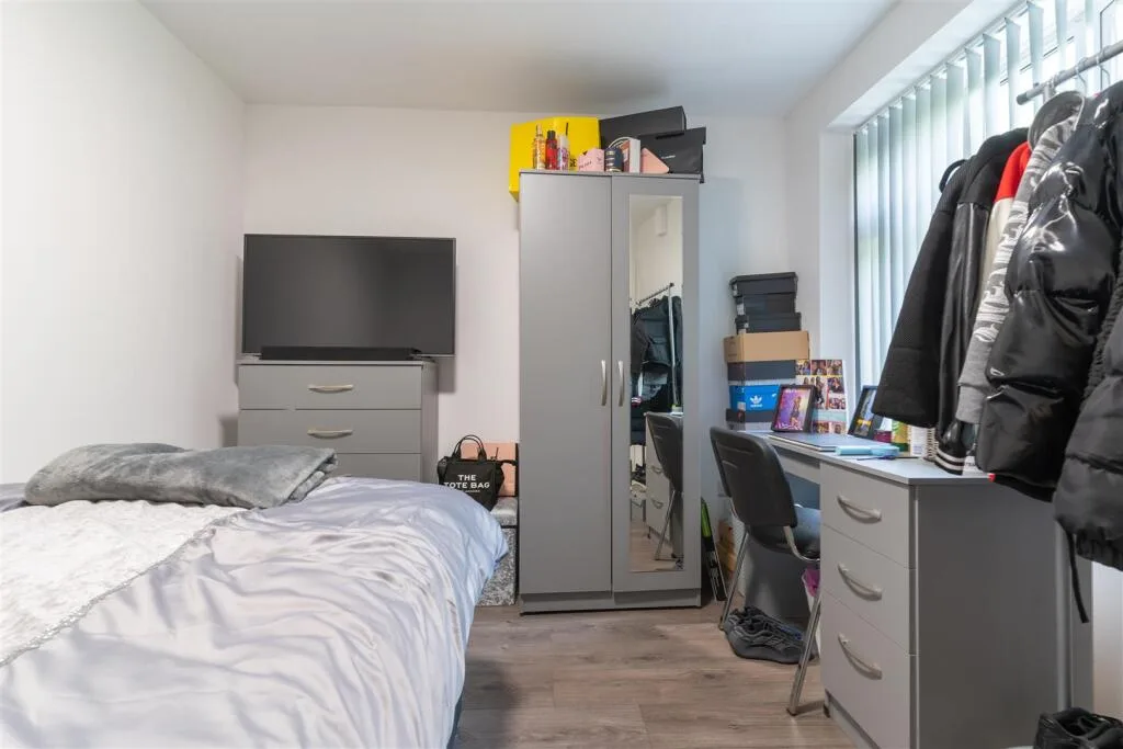 5 bedroom house for rent