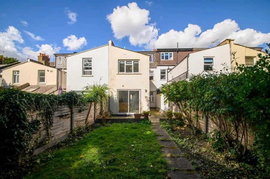 4 bedroom terraced house for rent