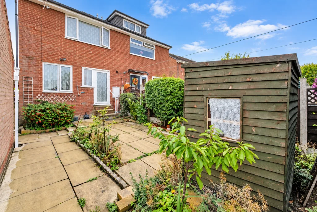 3 bedroom semi-detached house for rent