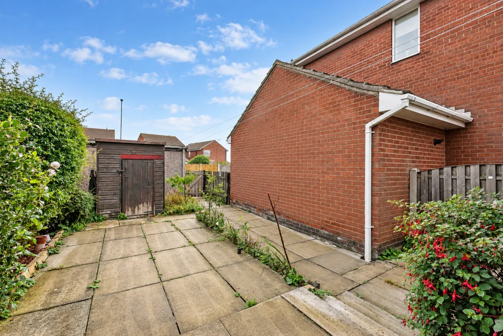 3 bedroom semi-detached house for rent