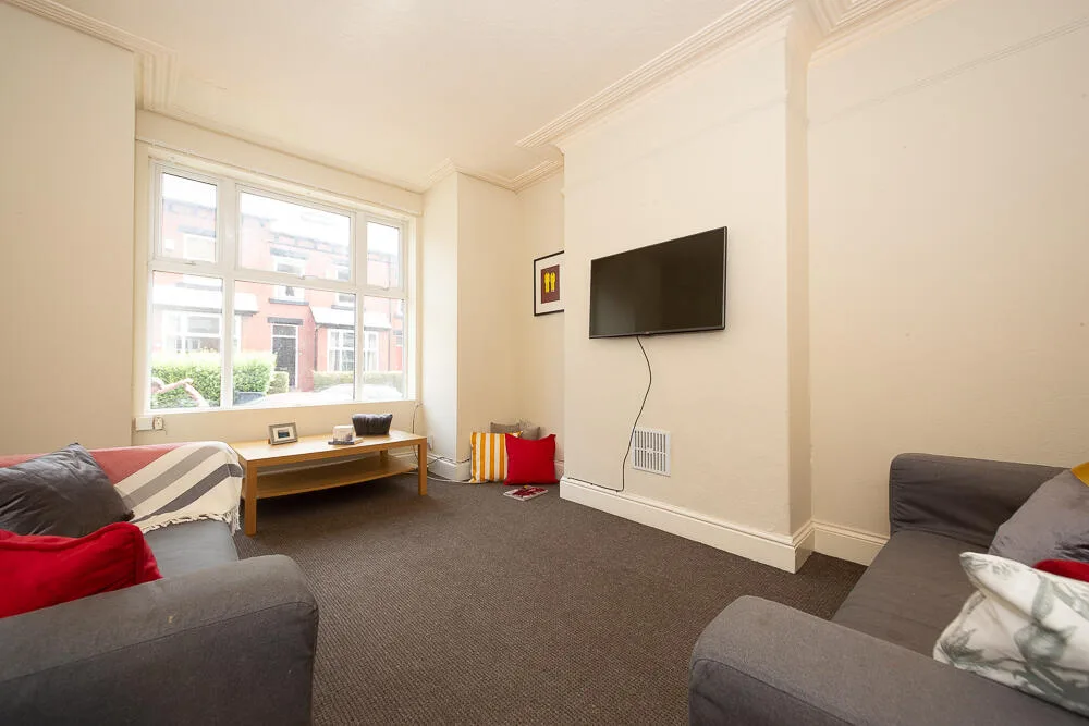 5 bedroom terraced house for rent