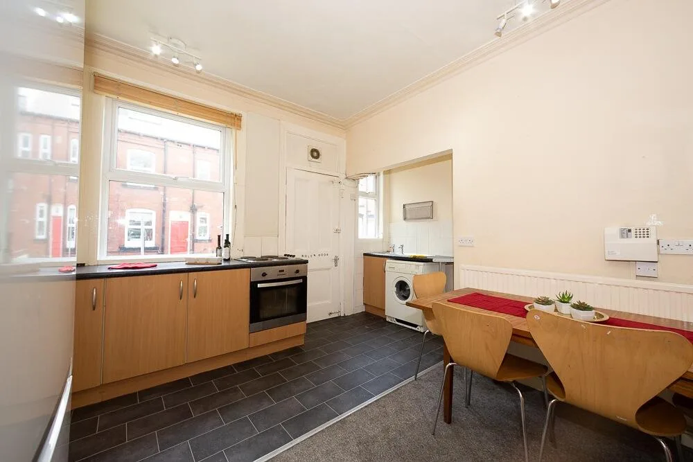 5 bedroom terraced house for rent