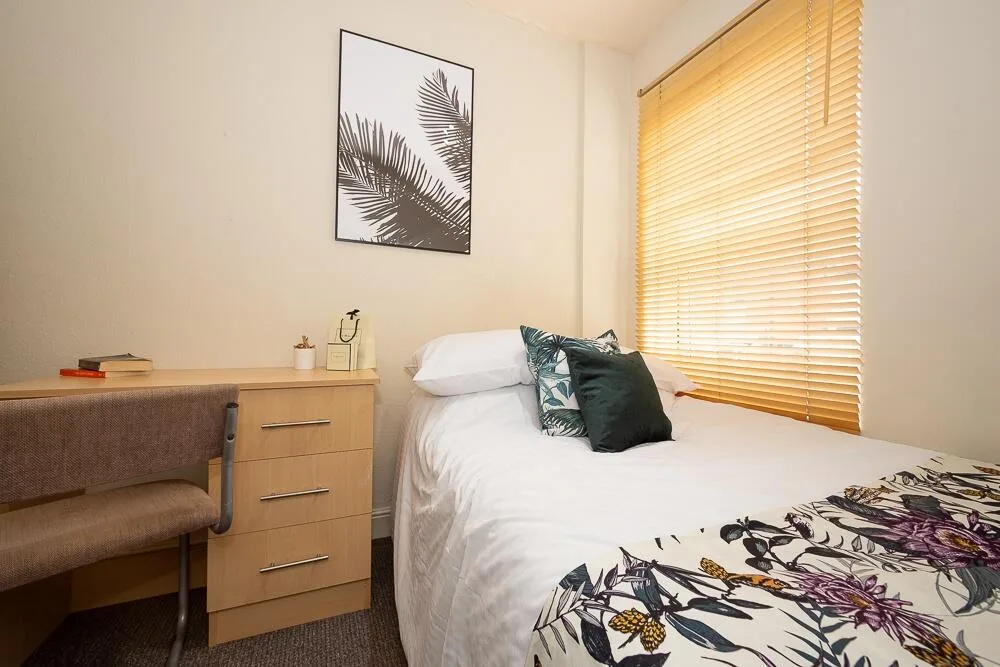5 bedroom terraced house for rent