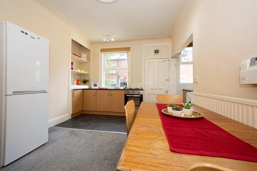 5 bedroom terraced house for rent