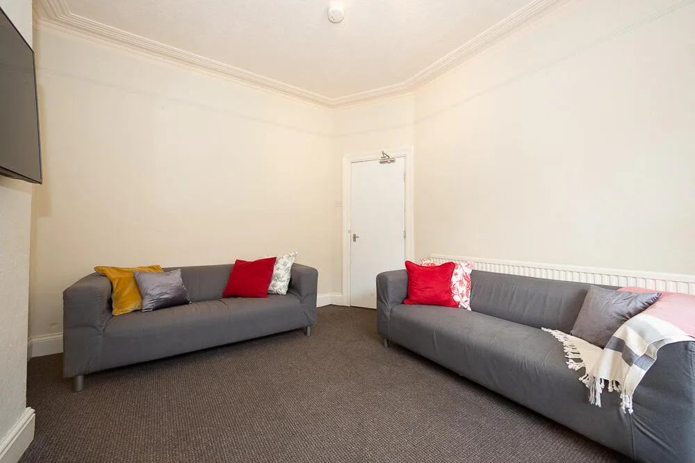 5 bedroom terraced house for rent
