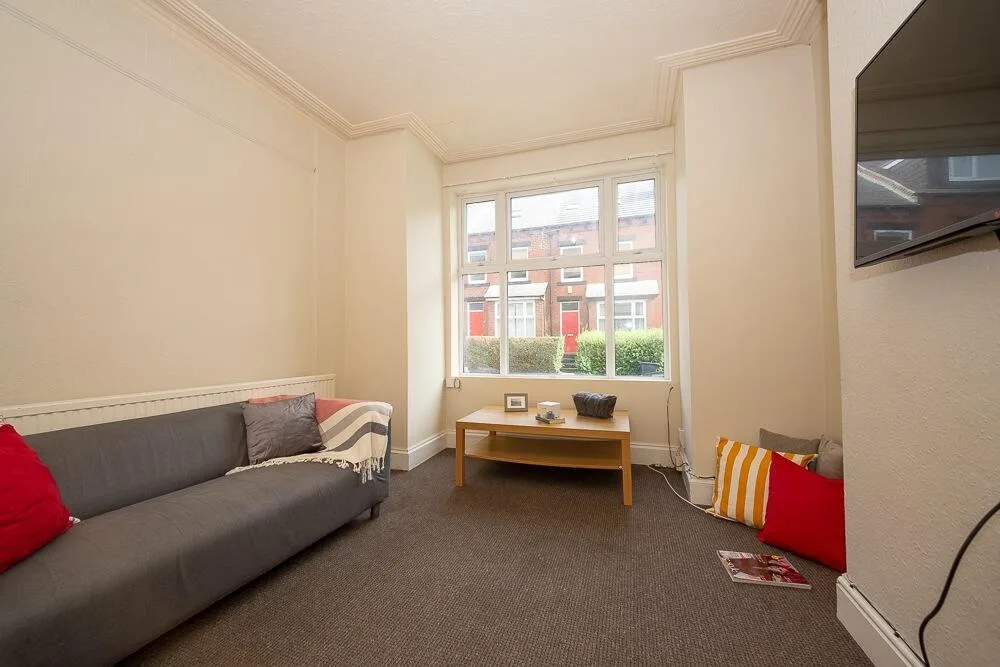 5 bedroom terraced house for rent