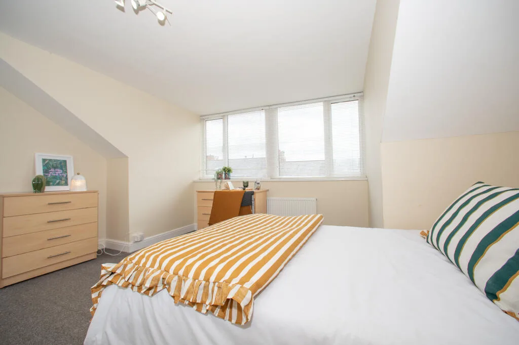 5 bedroom terraced house for rent