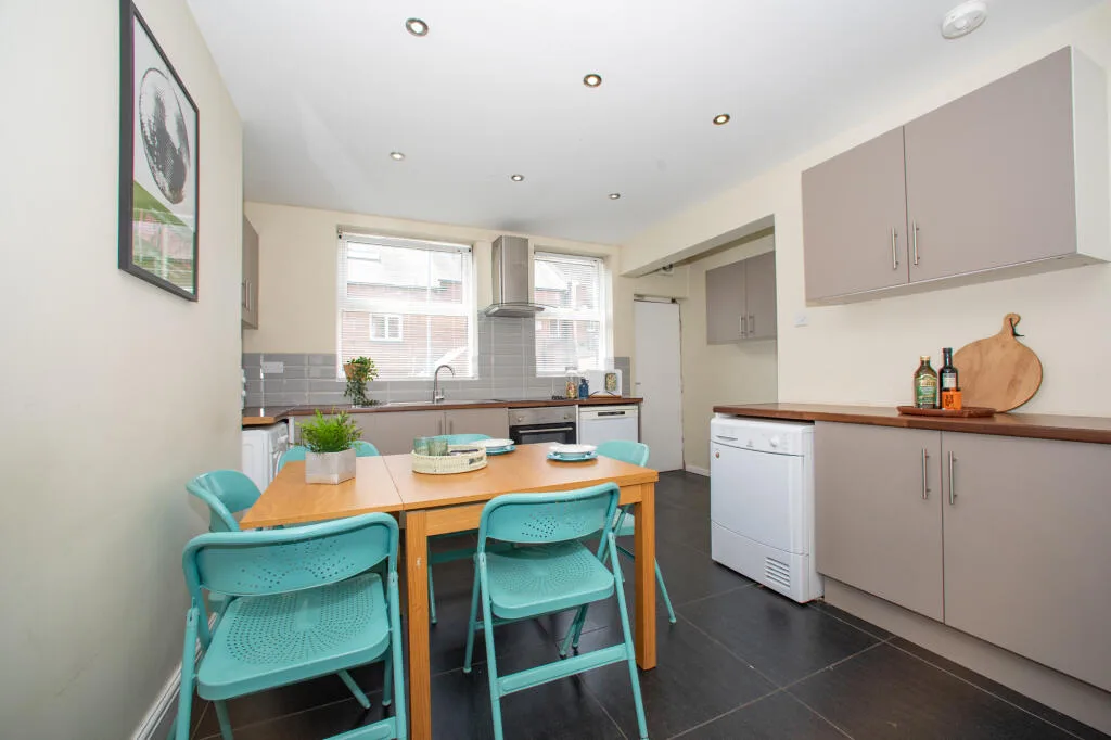 5 bedroom terraced house for rent
