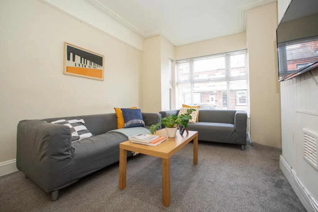 5 bedroom terraced house for rent