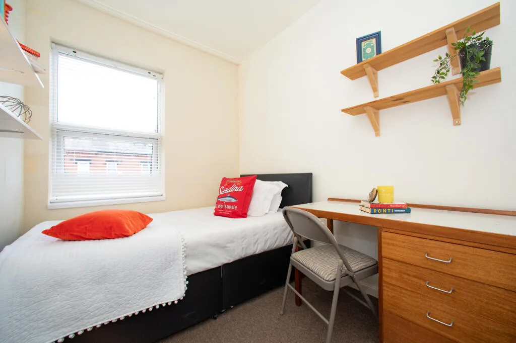 5 bedroom terraced house for rent