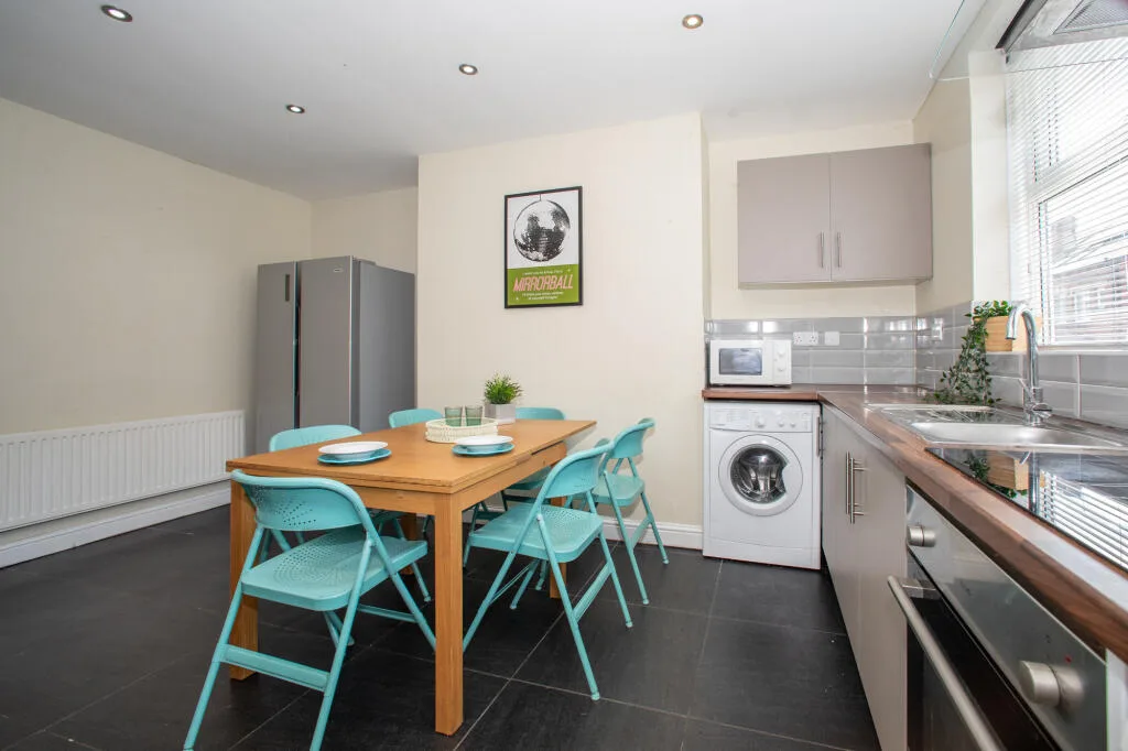 5 bedroom terraced house for rent