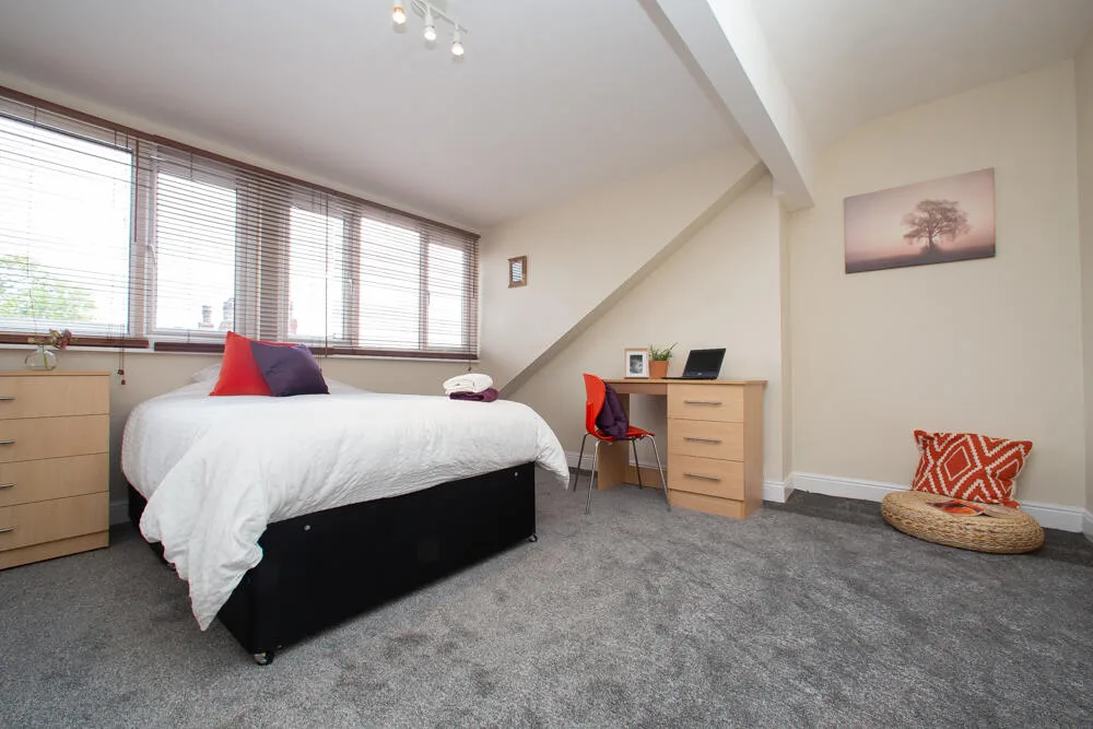 5 bedroom terraced house for rent