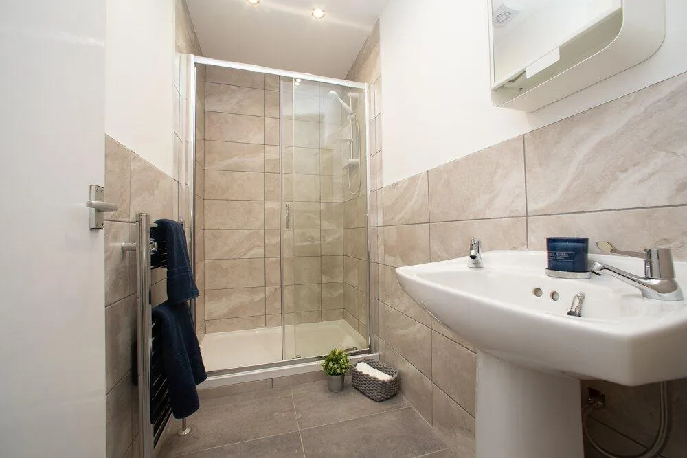 5 bedroom terraced house for rent