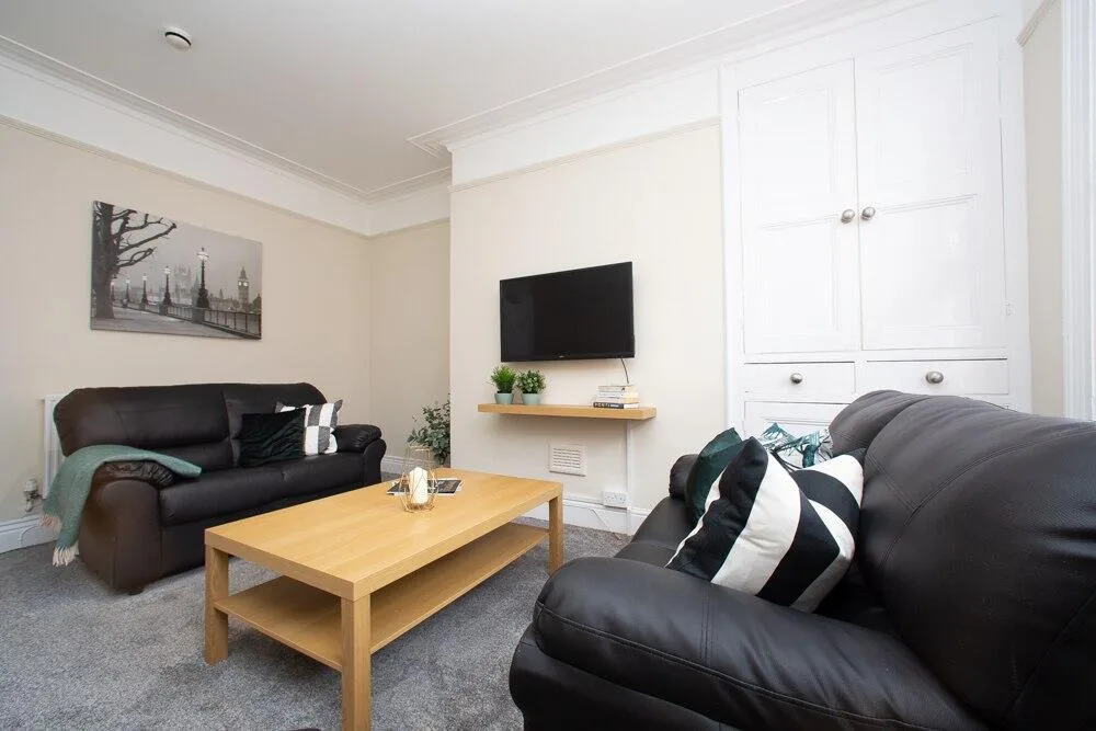 5 bedroom terraced house for rent