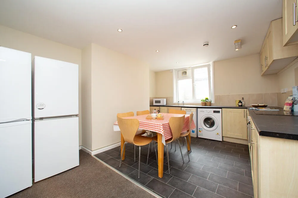 5 bedroom terraced house for rent