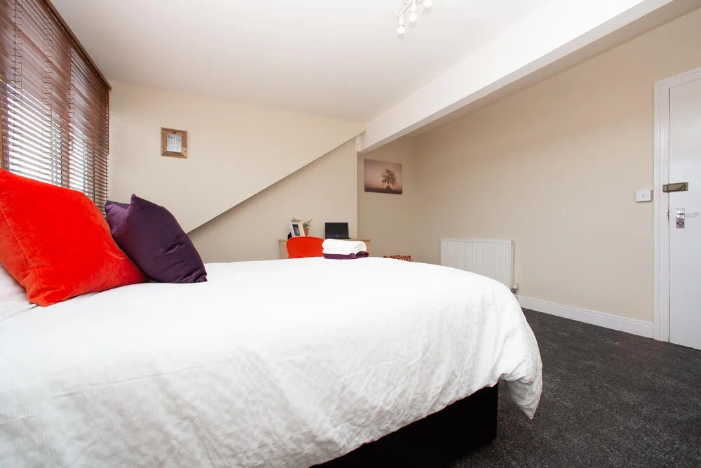 5 bedroom terraced house for rent
