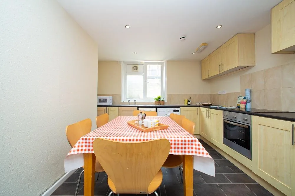 5 bedroom terraced house for rent