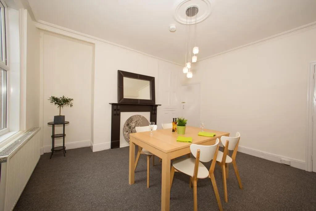 5 bedroom terraced house for rent