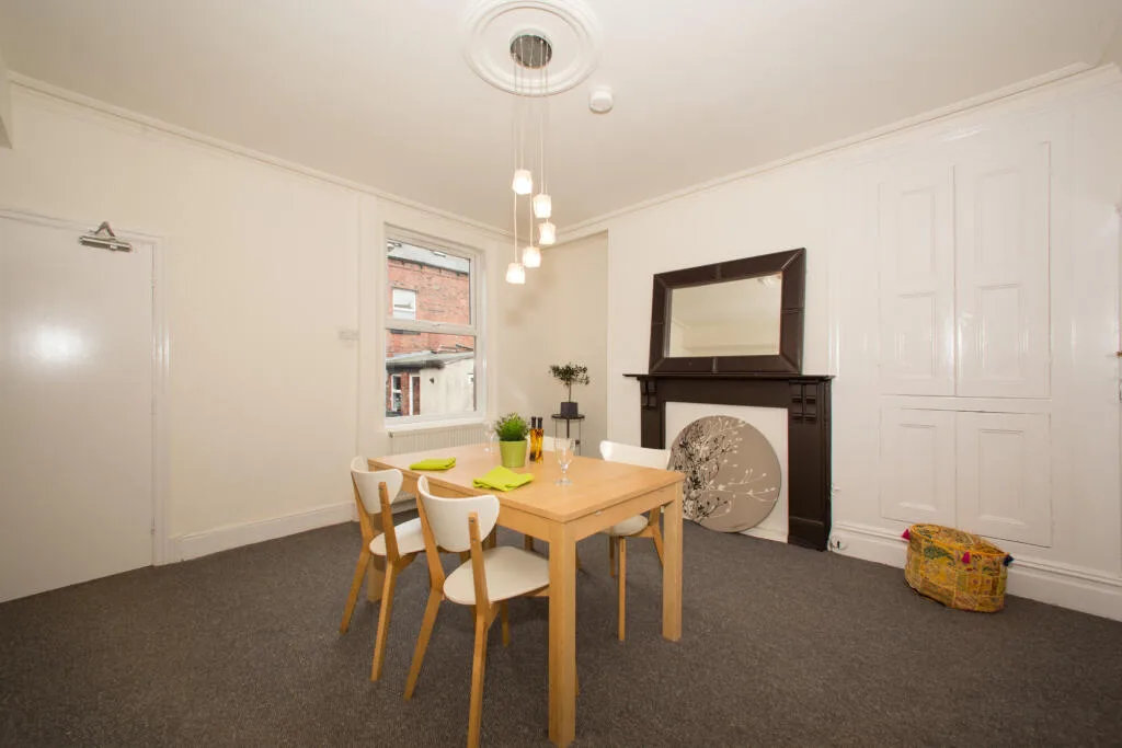 5 bedroom terraced house for rent