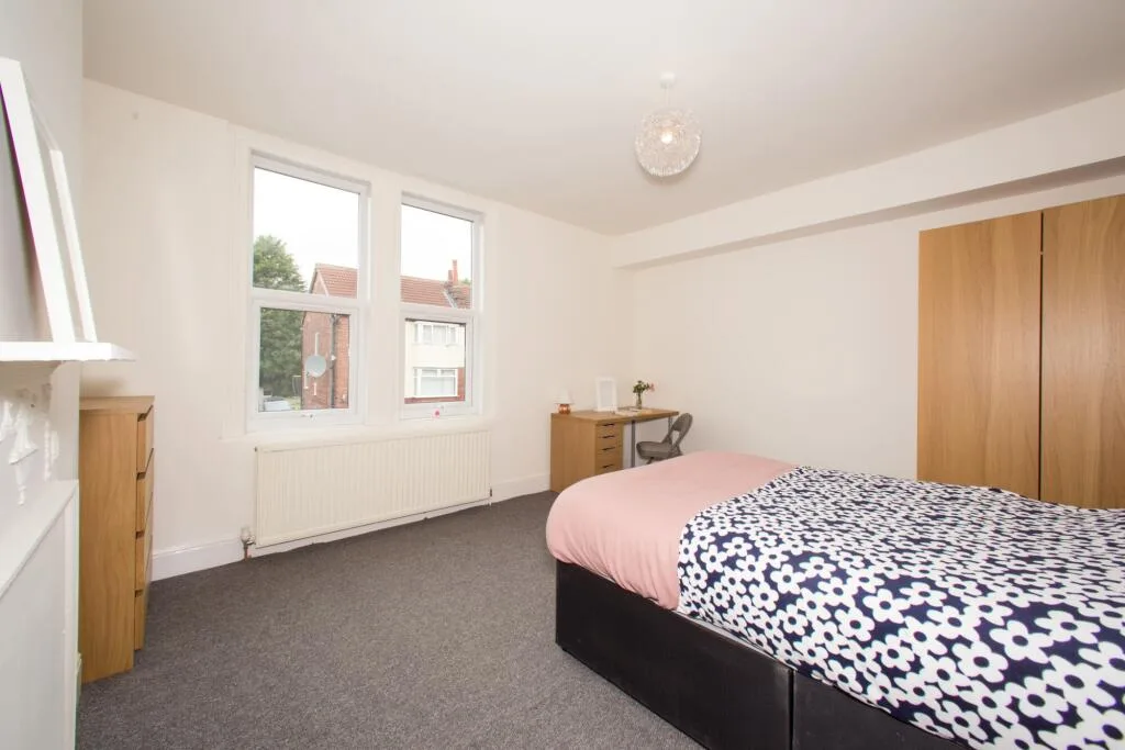 5 bedroom terraced house for rent