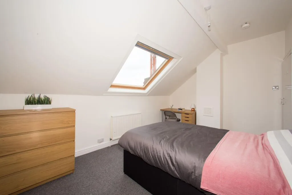 5 bedroom terraced house for rent