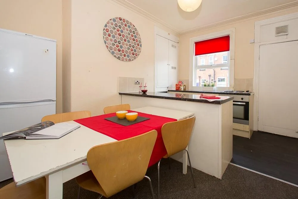 5 bedroom end of terrace house for rent