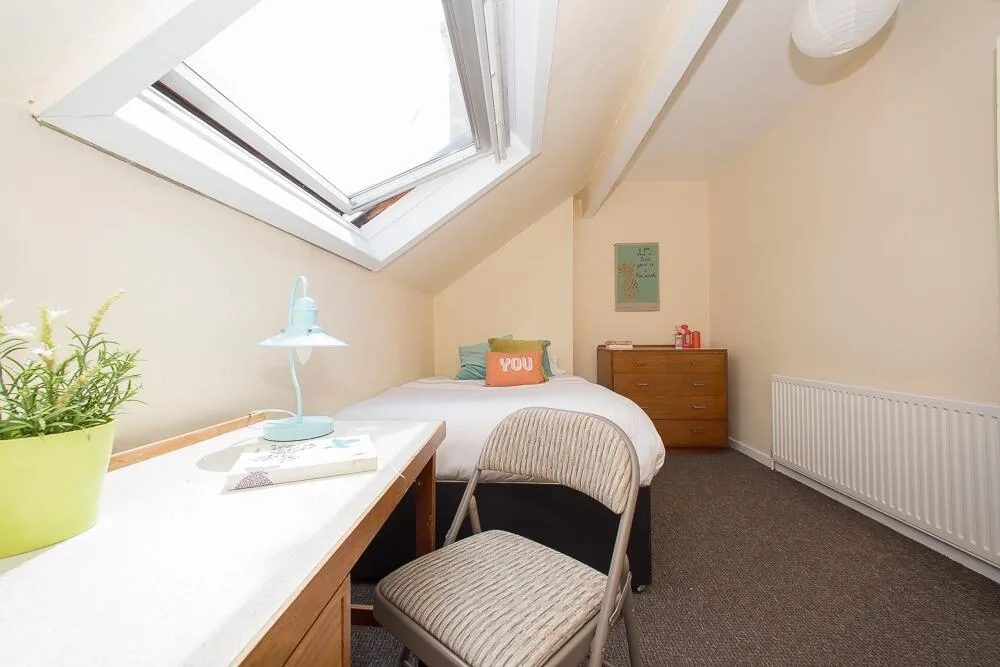 5 bedroom end of terrace house for rent