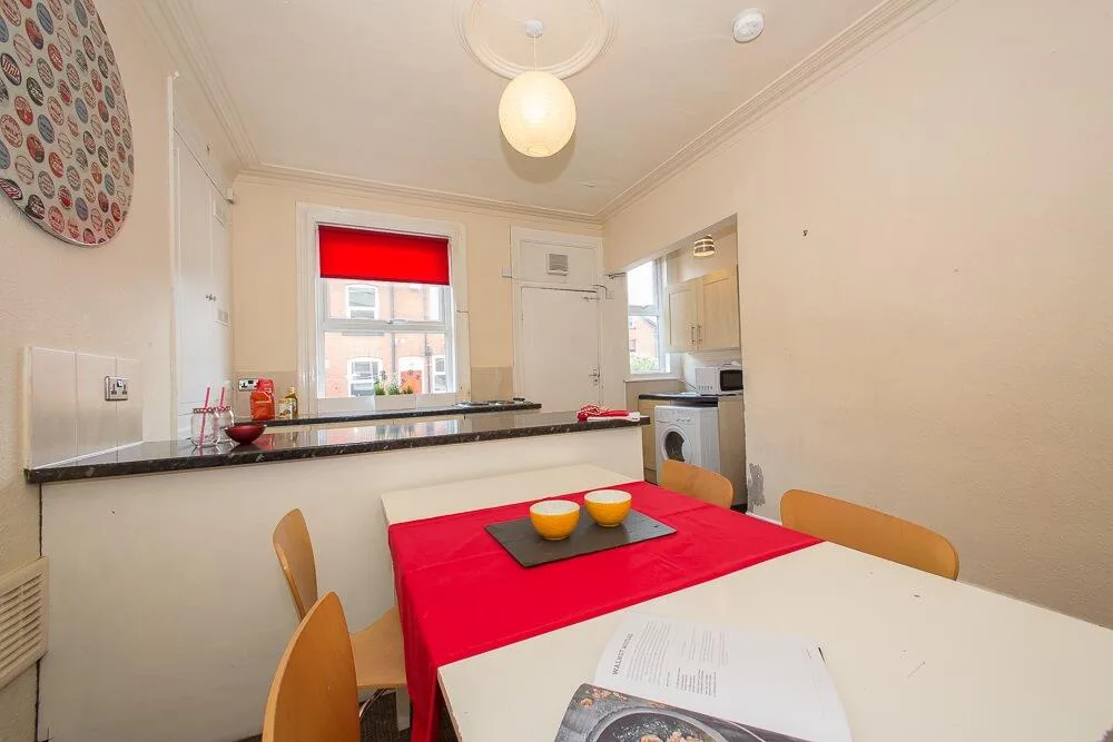 5 bedroom end of terrace house for rent