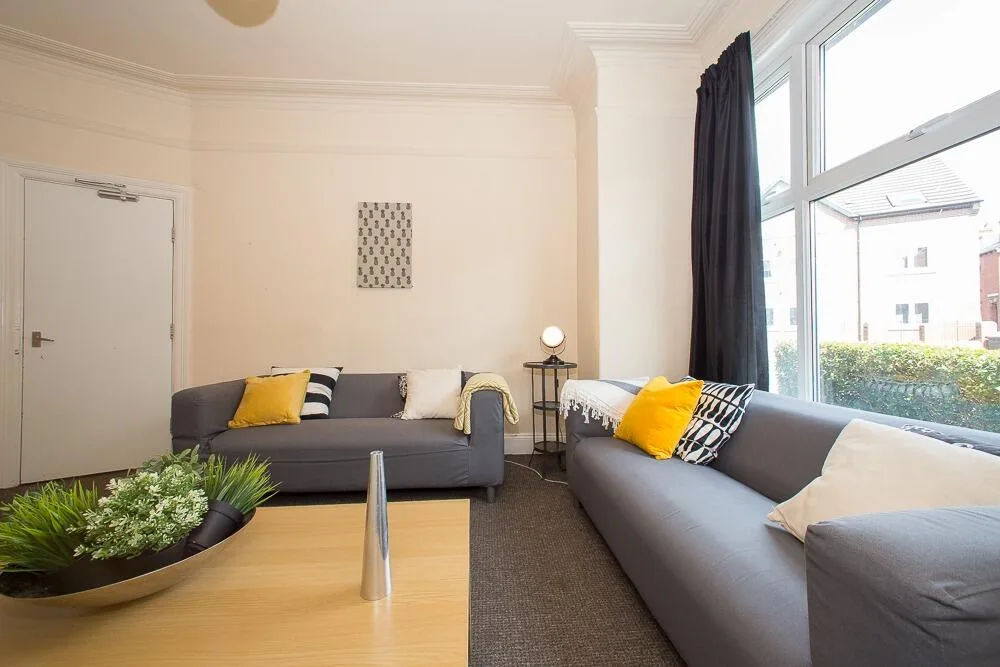 5 bedroom end of terrace house for rent