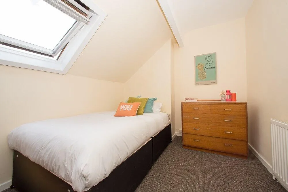 5 bedroom end of terrace house for rent