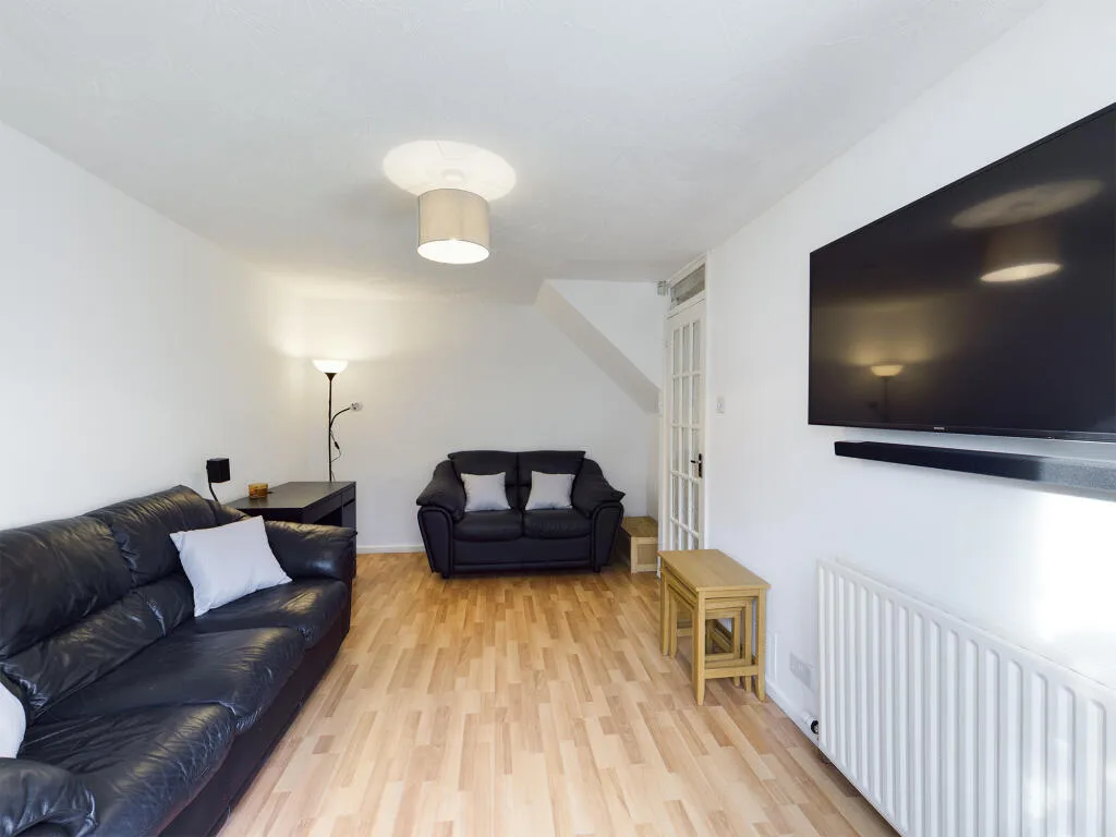 2 bedroom semi-detached house for rent