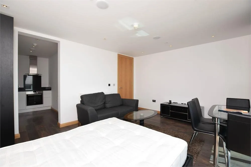 Studio flat for rent