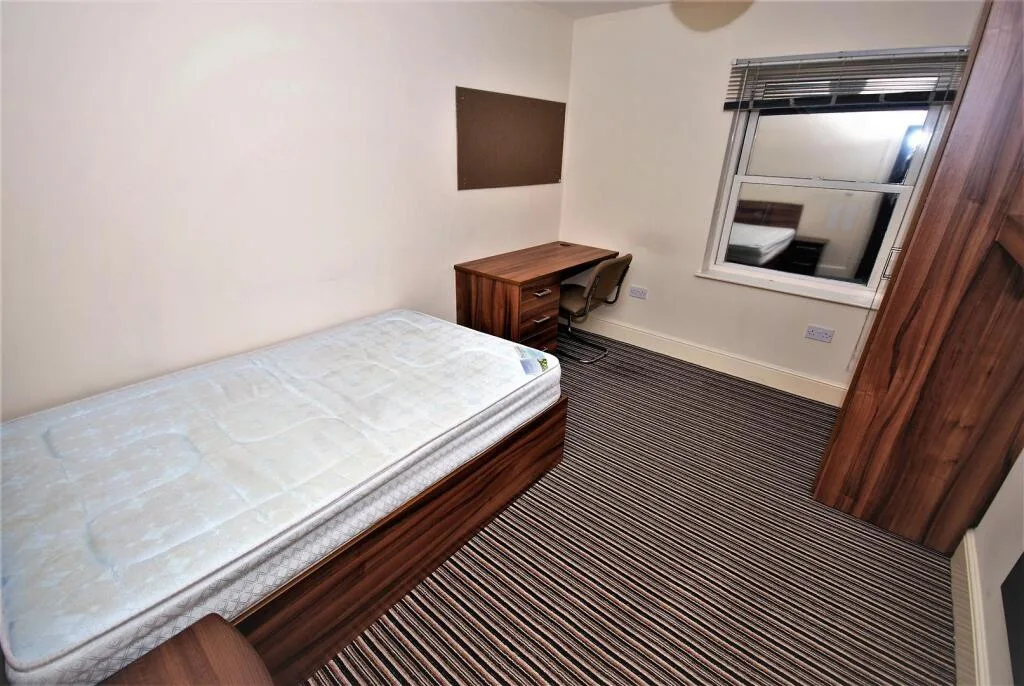 5 bedroom flat for rent