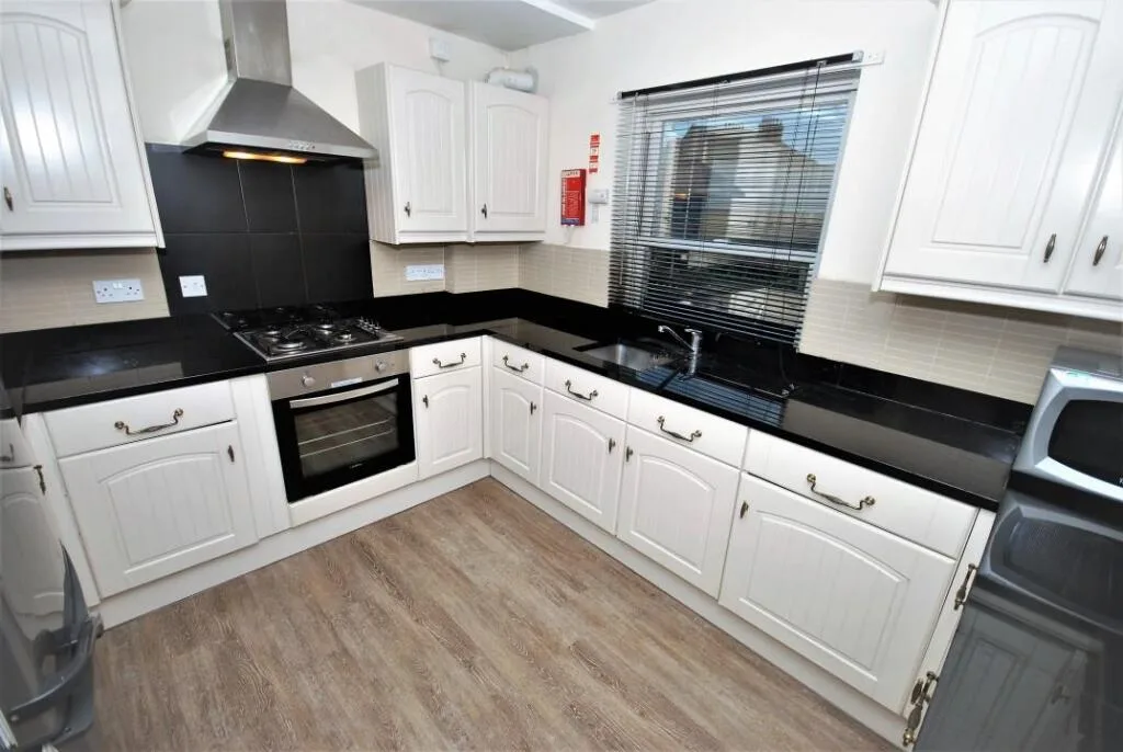 5 bedroom flat for rent
