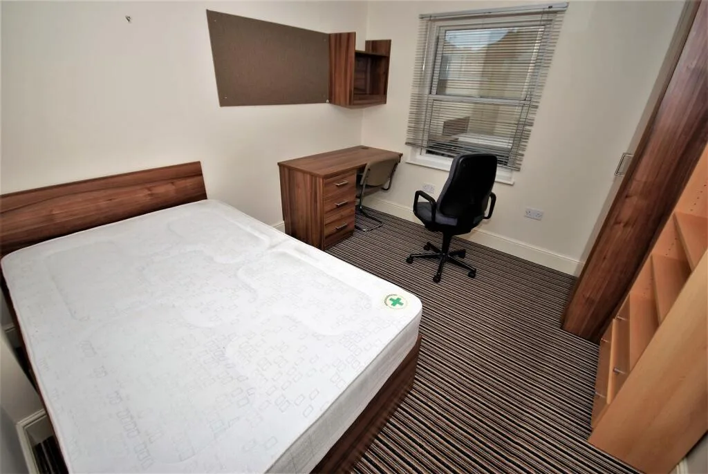 5 bedroom flat for rent