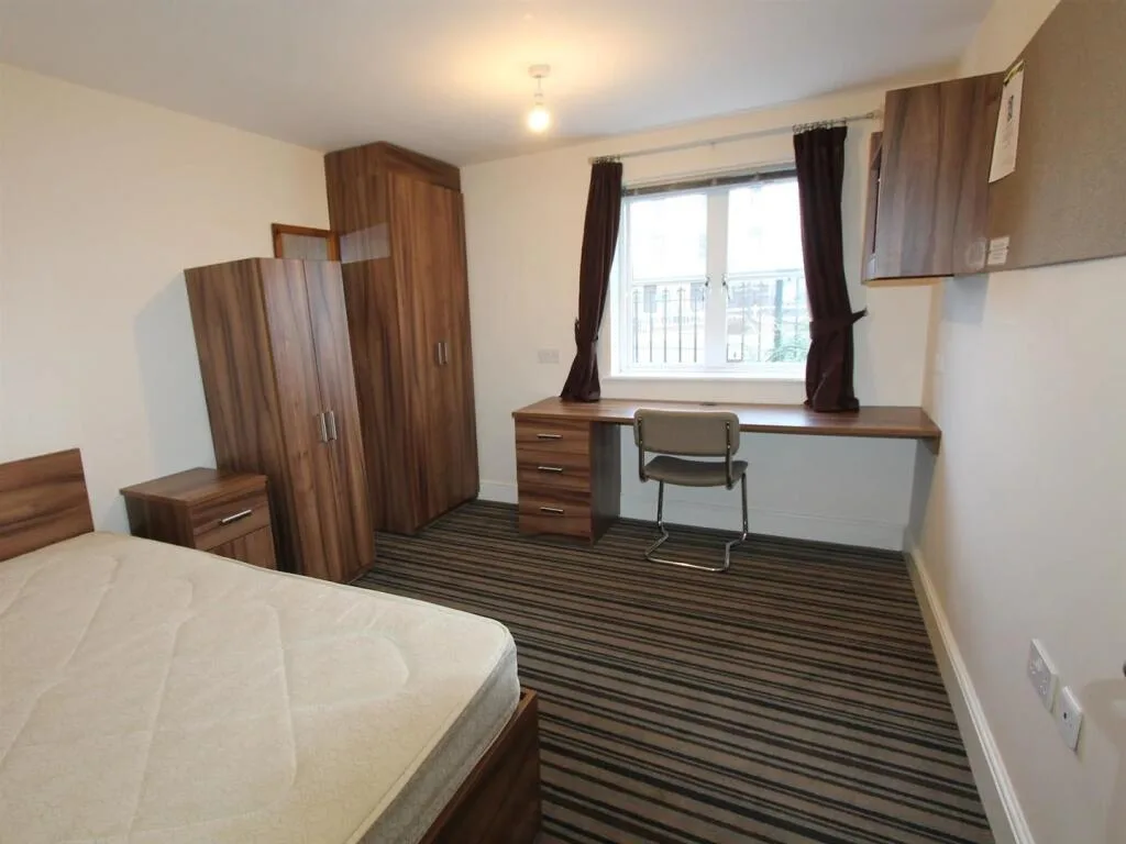 8 bedroom apartment for rent