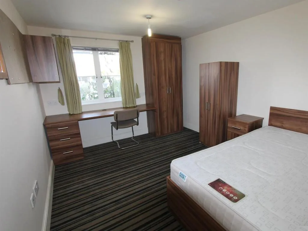 8 bedroom apartment for rent