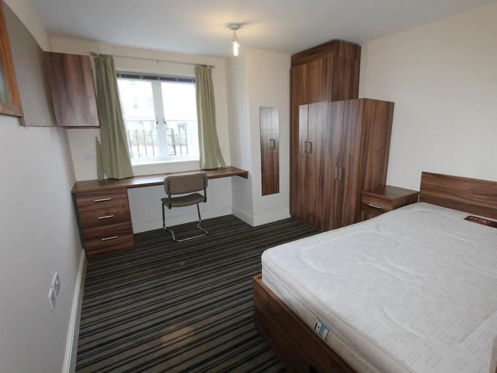8 bedroom apartment for rent