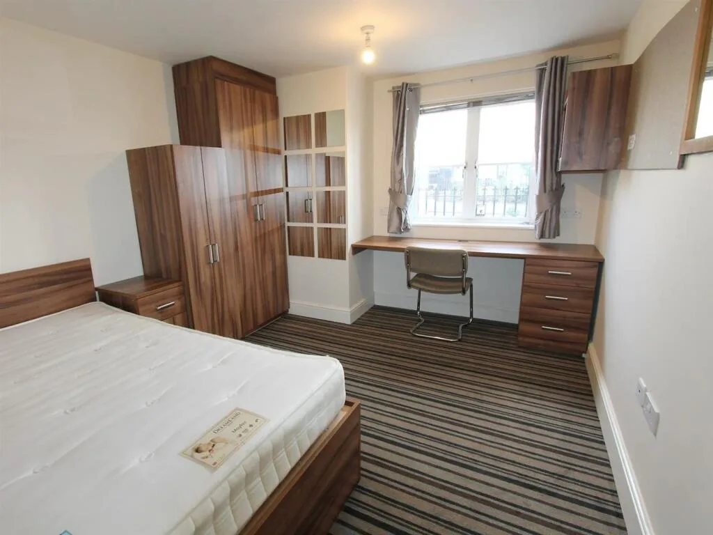 8 bedroom apartment for rent