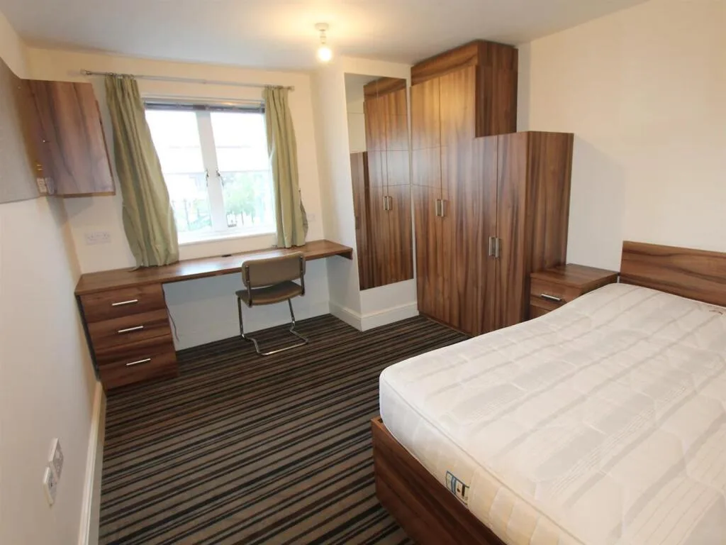 8 bedroom apartment for rent