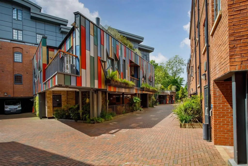 8 bedroom apartment for rent