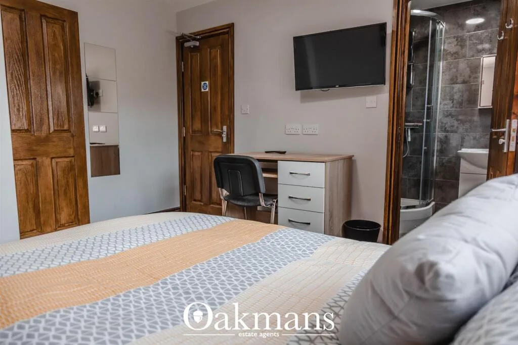 8 bedroom house for rent
