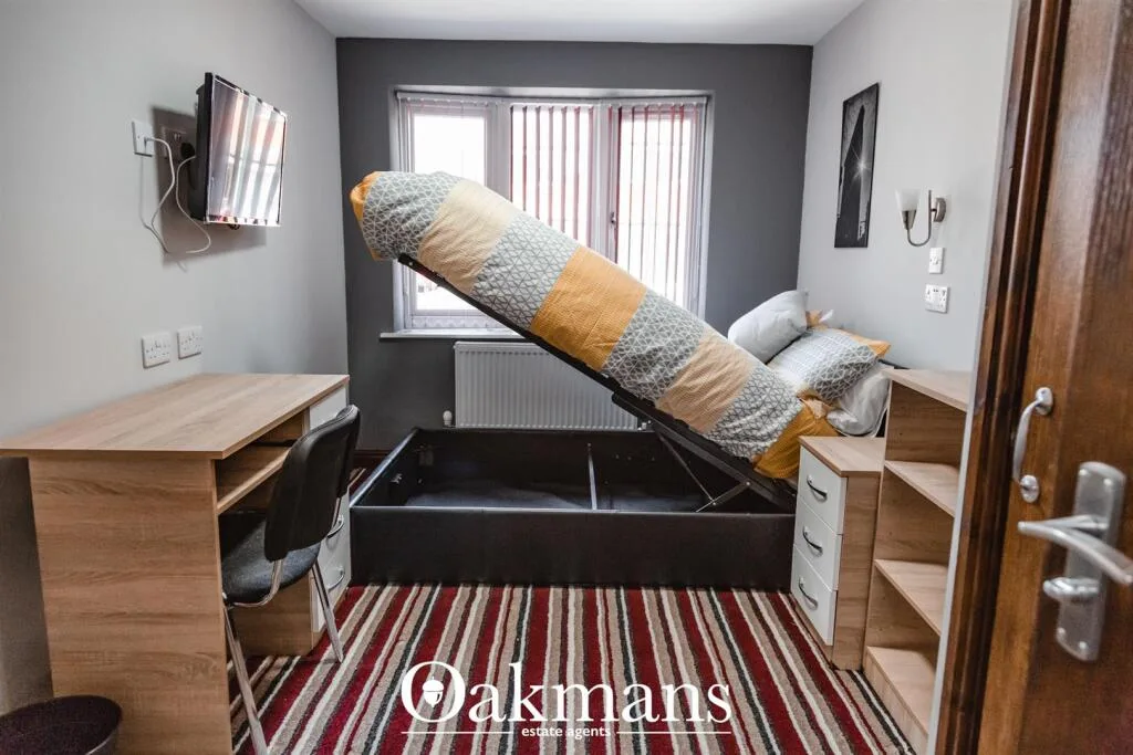 8 bedroom house for rent