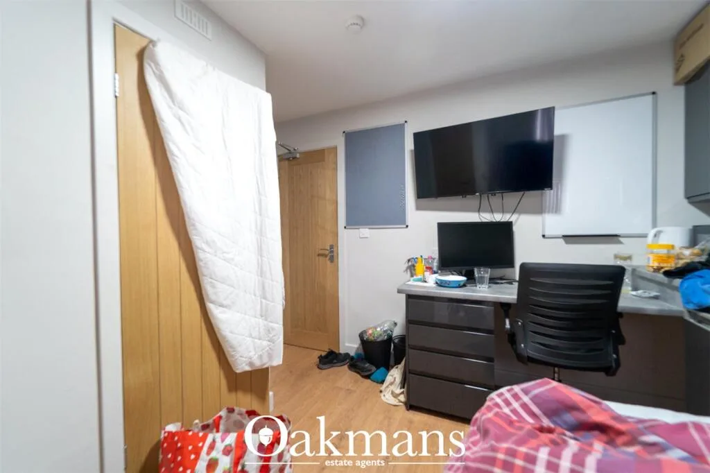 8 bedroom house for rent
