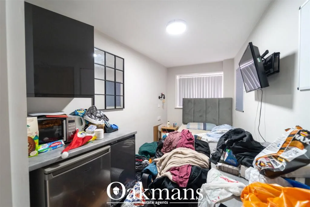 8 bedroom house for rent