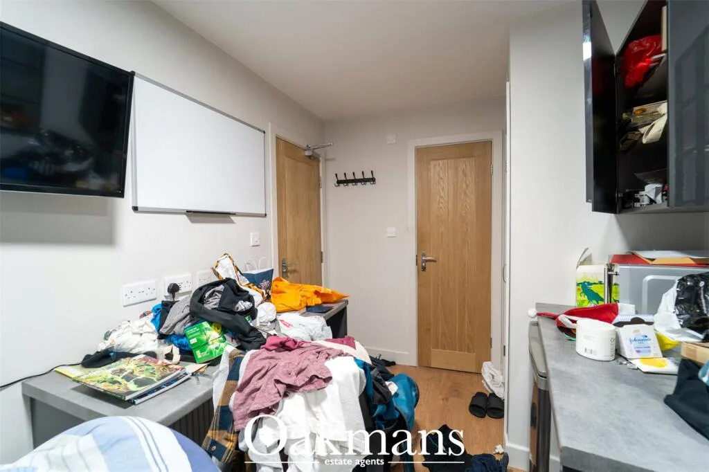 8 bedroom house for rent